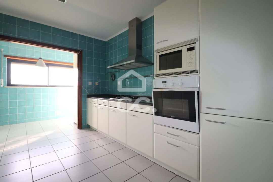 Apartamento T5 para Venda em Santo Antonio dos Olivais Foto 4