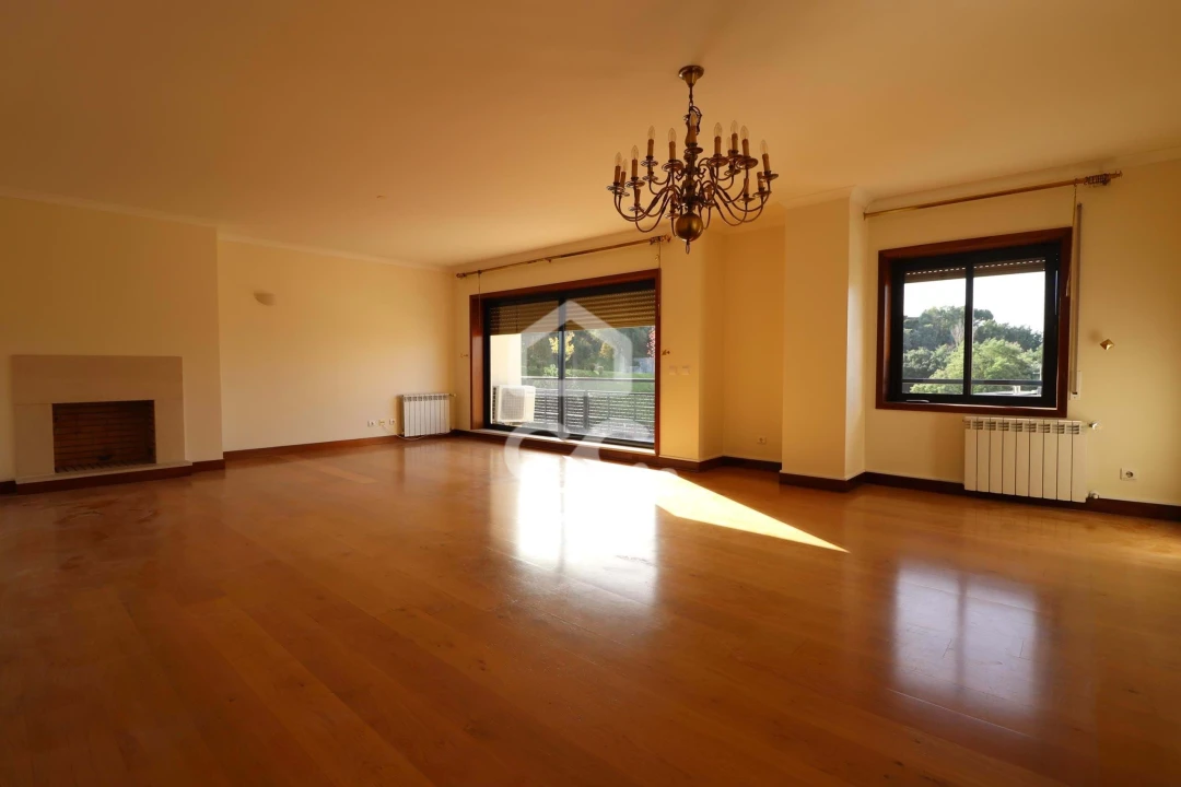 Apartamento T5 para Venda em Santo Antonio dos Olivais Foto 2