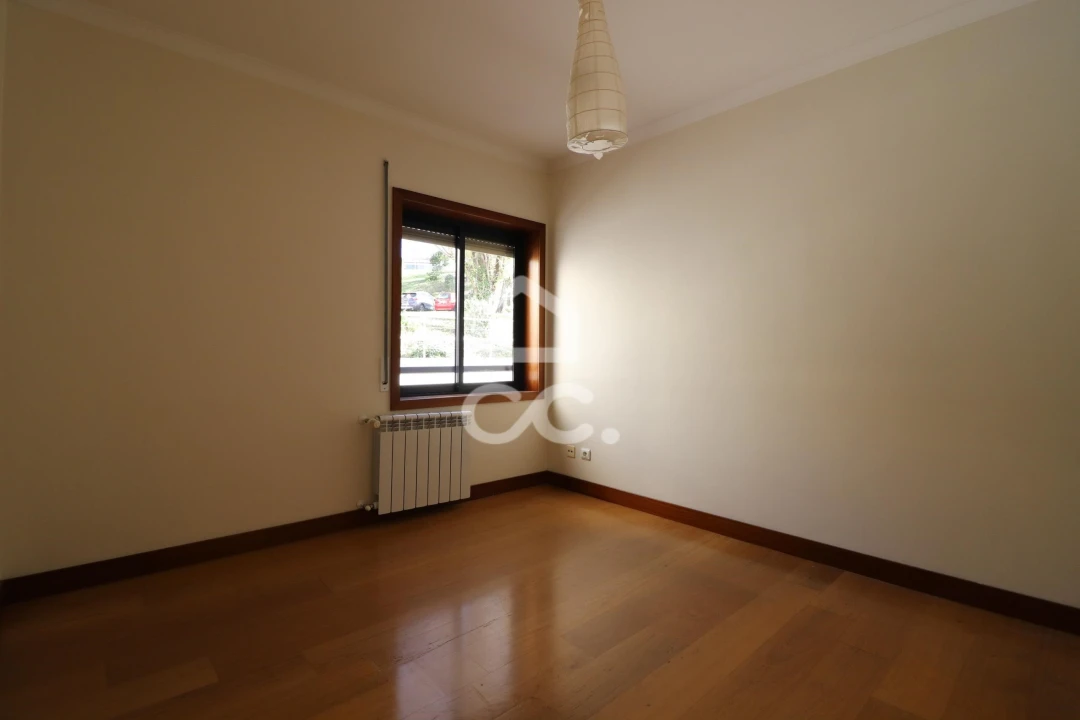 Apartamento T5 para Venda em Santo Antonio dos Olivais Foto 9