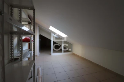 Apartamento T5 para Venda em Santo Antonio dos Olivais