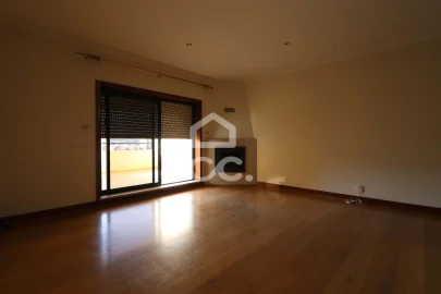 Apartamento T5 para Venda em Santo Antonio dos Olivais