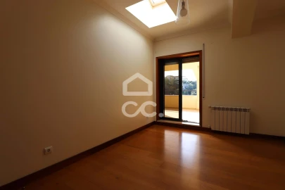 Apartamento T5 para Venda em Santo Antonio dos Olivais