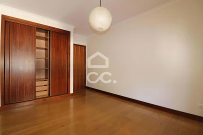 Apartamento T5 para Venda em Santo Antonio dos Olivais