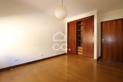 Apartamento T5 para Venda em Santo Antonio dos Olivais