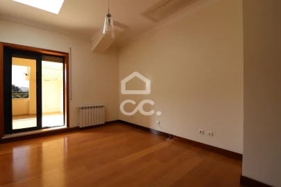 Apartamento T5 para Venda em Santo Antonio dos Olivais