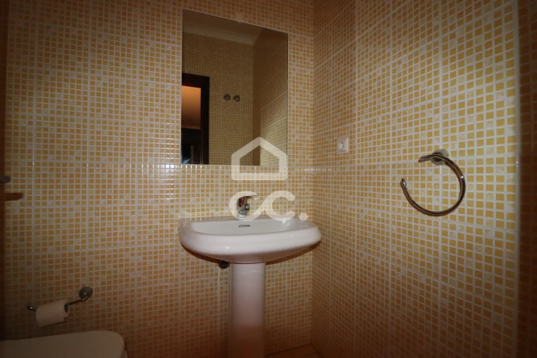 Apartamento T5 para Venda em Santo Antonio dos Olivais Foto 7