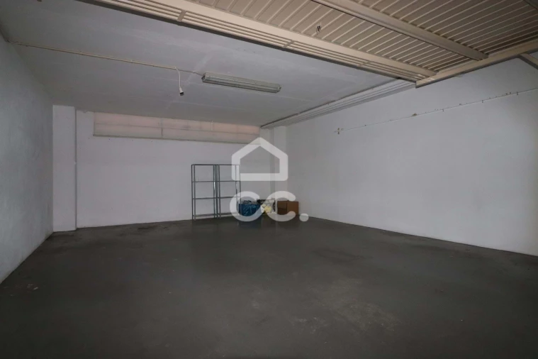 Apartamento T5 para Venda em Santo Antonio dos Olivais Foto 28