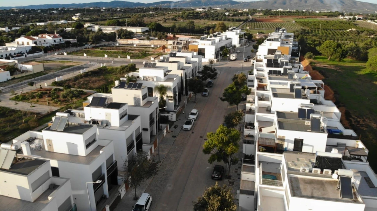Moradia T6 para Venda em Quelfes Foto 45