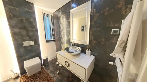 Moradia T6 para Venda em Quelfes