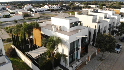 Moradia T6 para Venda em Quelfes