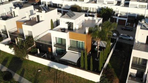 Moradia T6 para Venda em Quelfes