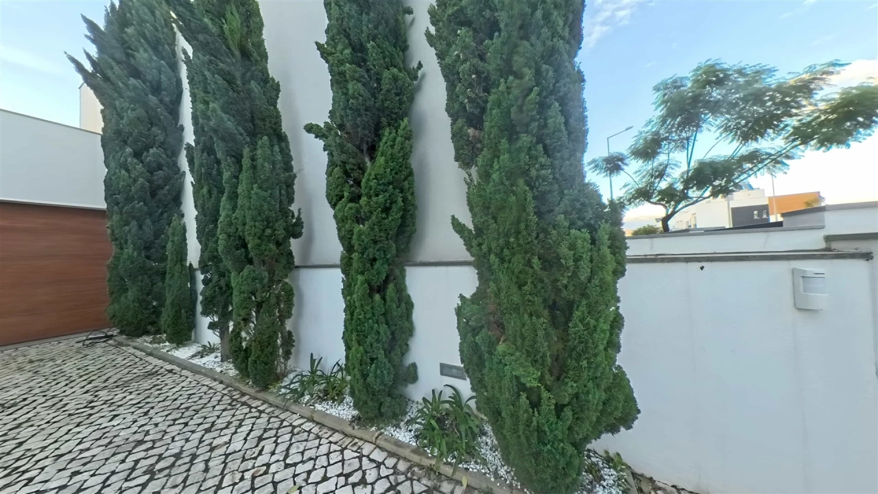 Moradia T6 para Venda em Quelfes Foto 15
