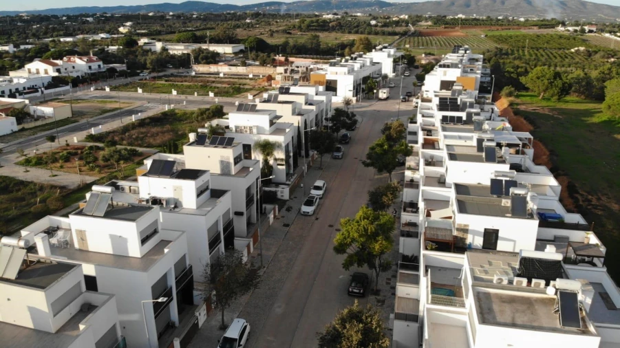 Moradia T6 para Venda em Quelfes Foto 45