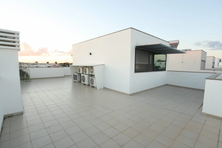 Moradia T6 para Venda em Quelfes Foto 42
