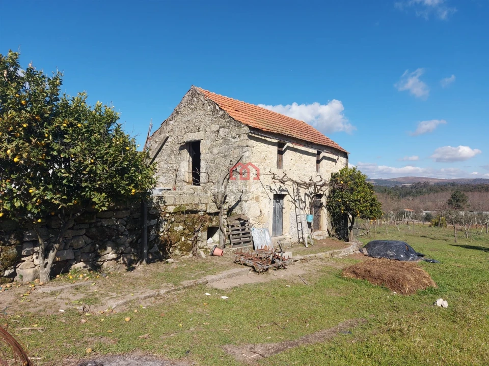 Quinta T0 para Venda em Freixiosa Foto 1