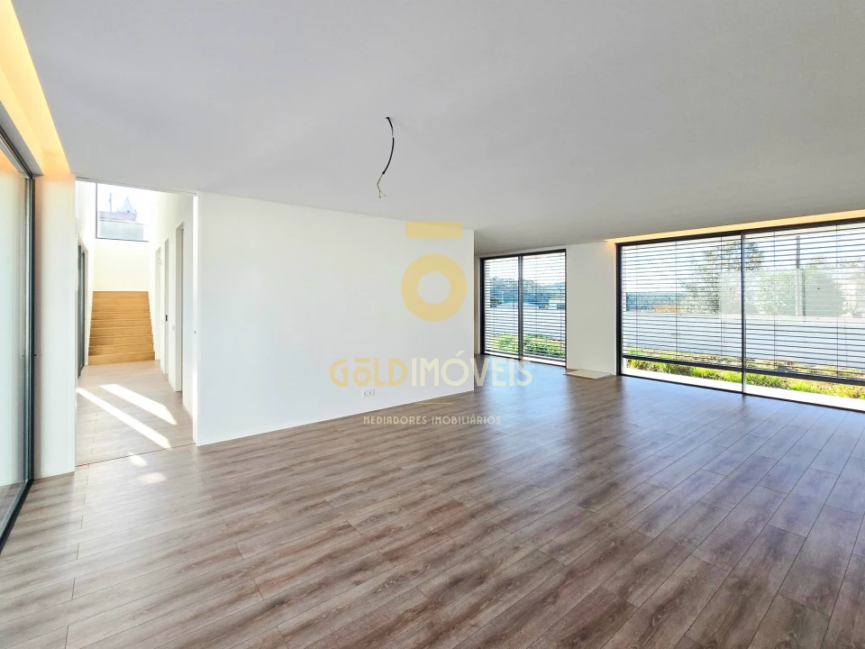 Moradia T0 para Venda em Nogueira do Cravo e Pindelo Foto 4