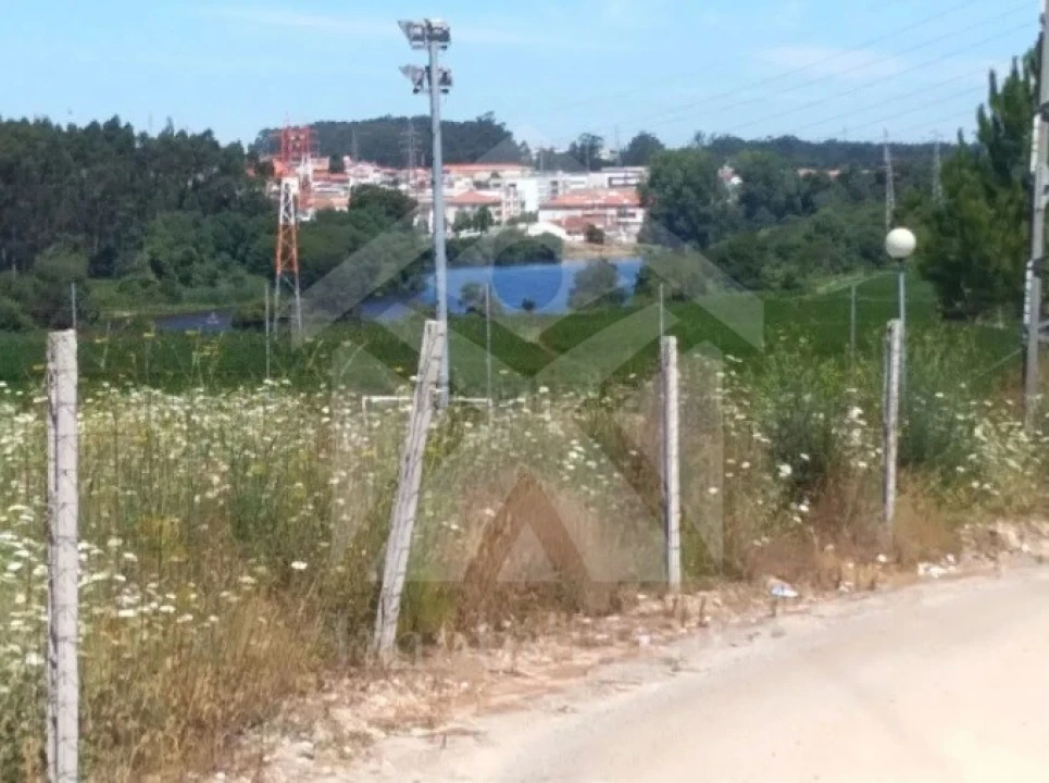 Terreno para Venda em Retorta e Tougues Foto 3