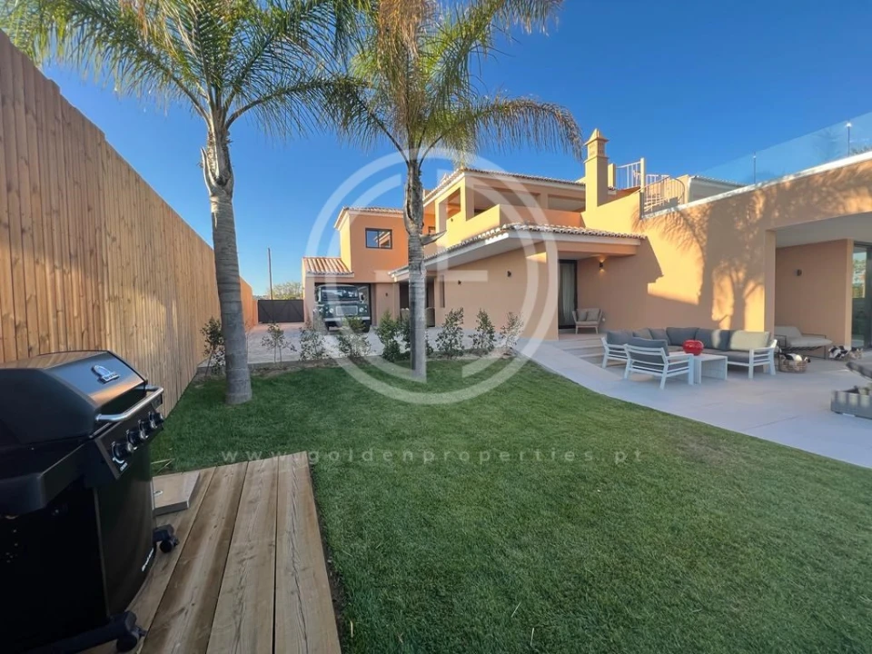 Moradia T6 para Venda em Albufeira e Olhos de Água Foto 11