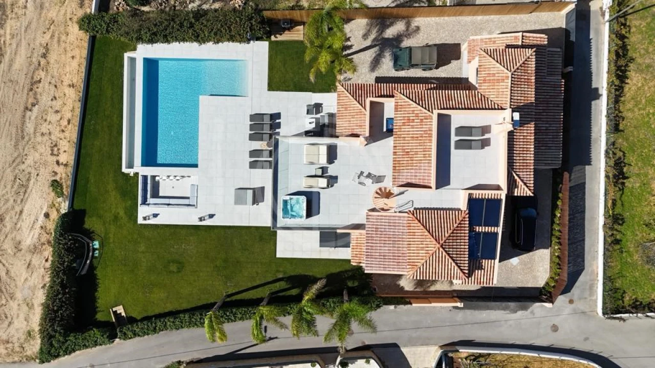 Moradia T6 para Venda em Albufeira e Olhos de Água Foto 1
