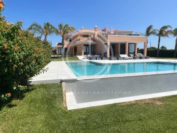 Moradia T6 para Venda em Albufeira e Olhos de Água