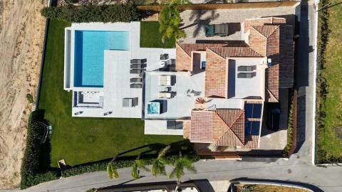Moradia T6 para Venda em Albufeira e Olhos de Água