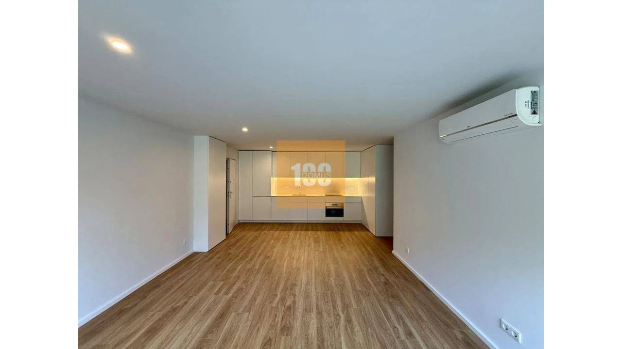 Apartamento T2 para Venda em Campanhã Foto 3