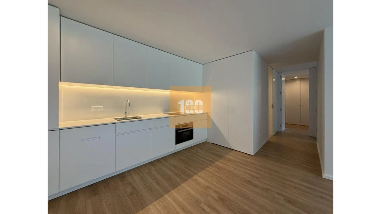 Apartamento T2 para Venda em Campanhã Foto 6