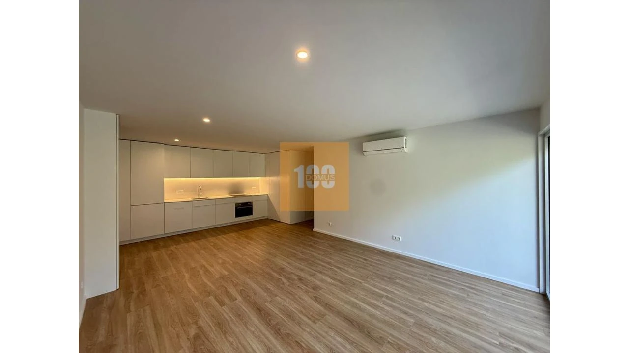Apartamento T2 para Venda em Campanhã Foto 4