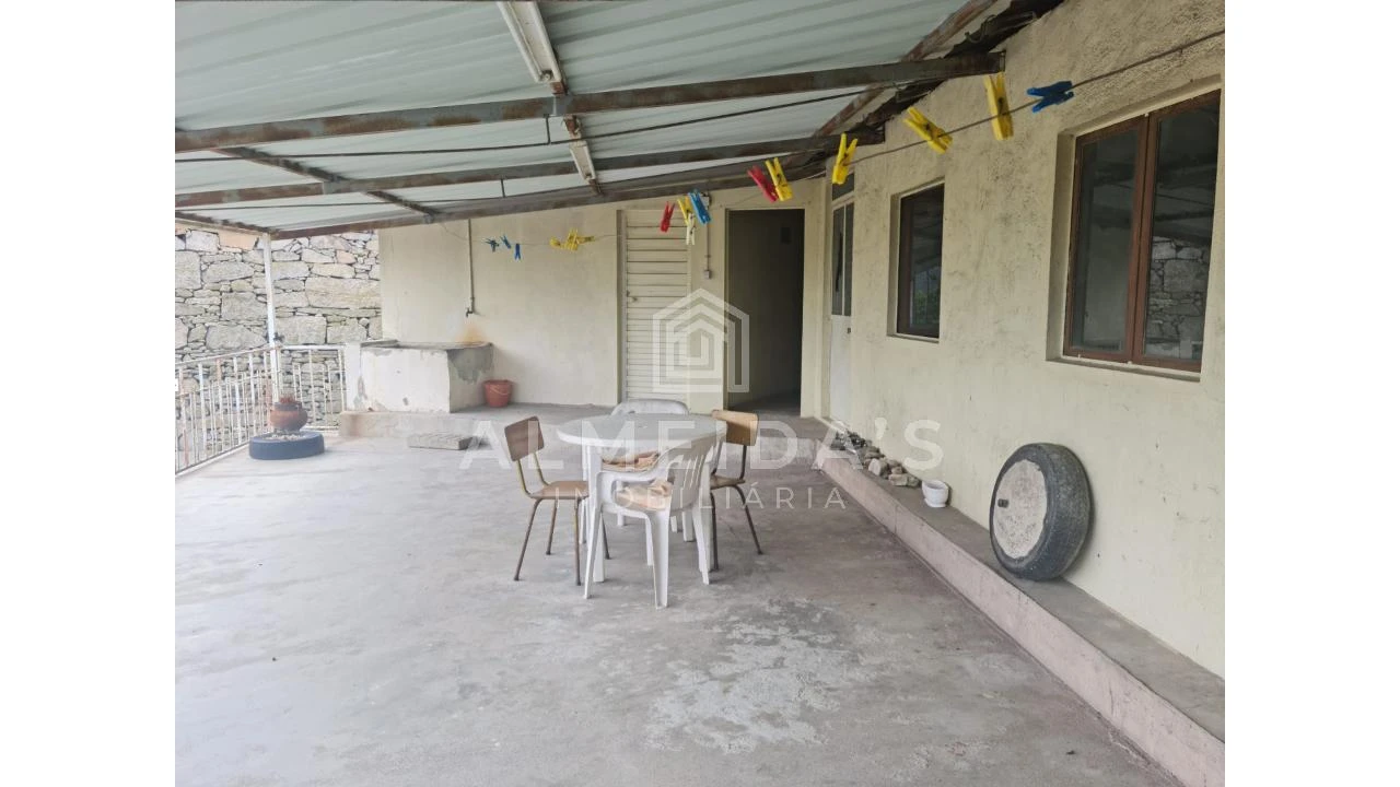 Moradia T4 para Venda em Vreia de Jales Foto 2
