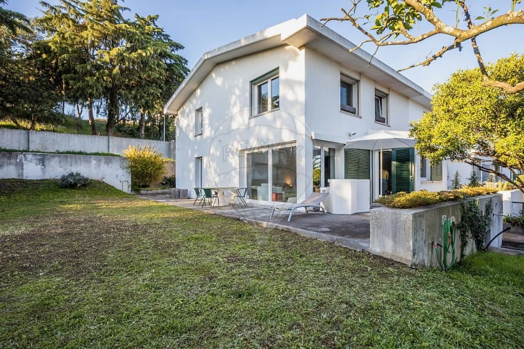 Moradia T4 para Venda em Alfragide Foto 4