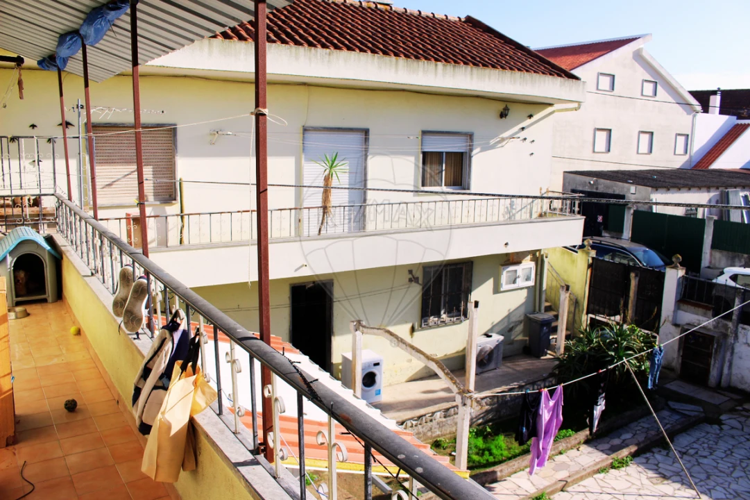 Prédio para Venda em Santa Iria de Azoia, São João da Talha e Bobadela Foto 3