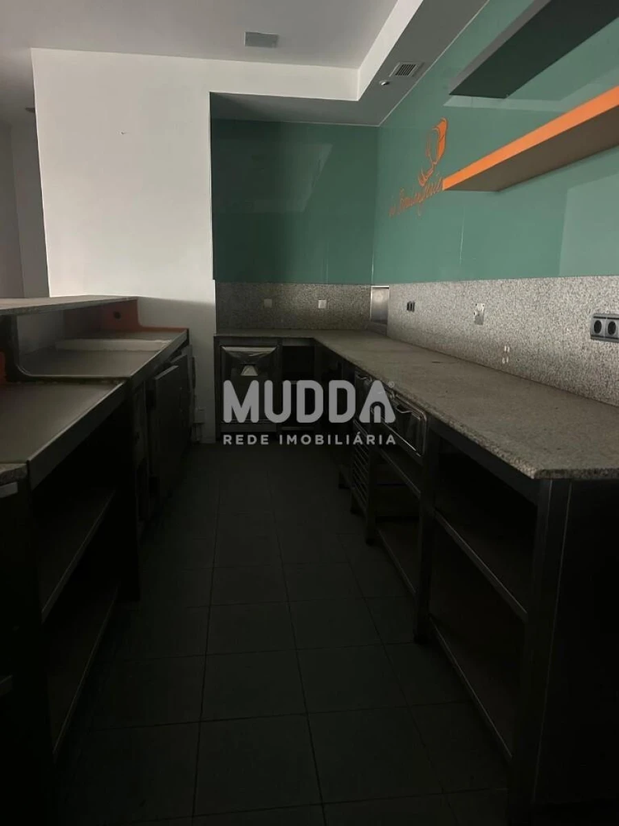 Loja para Arrendamento em Vila de Cucujães Foto 3
