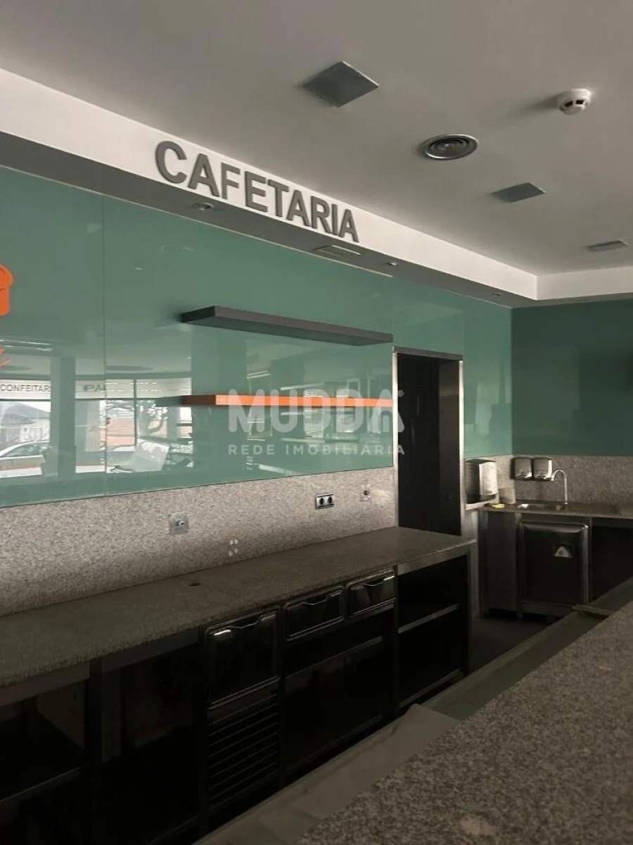 Loja para Arrendamento em Vila de Cucujães Foto 2