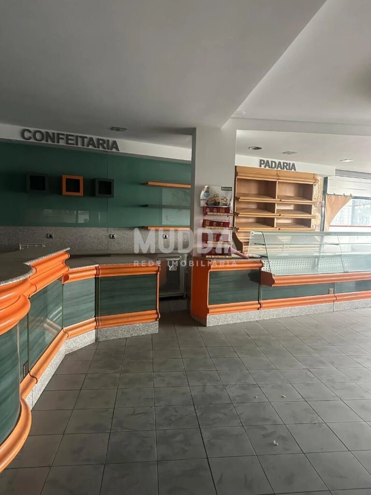 Loja para Arrendamento em Vila de Cucujães Foto 1