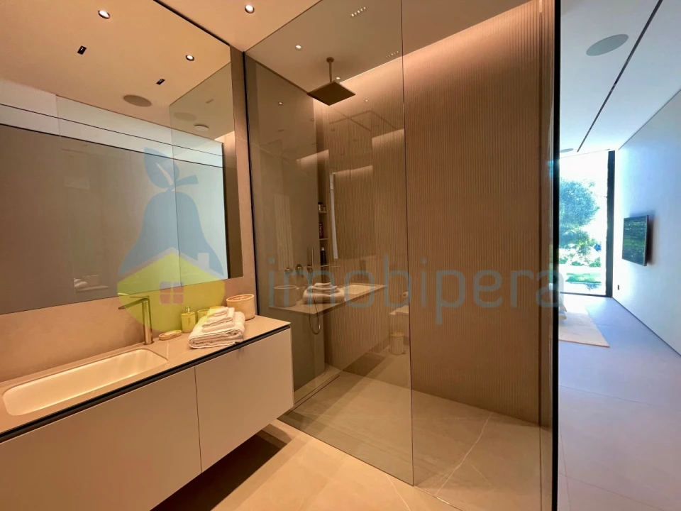 Moradia T7 para Venda em Guia Foto 19