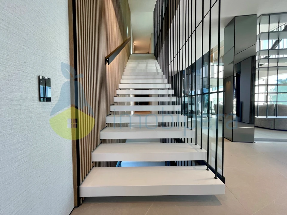 Moradia T7 para Venda em Guia Foto 21