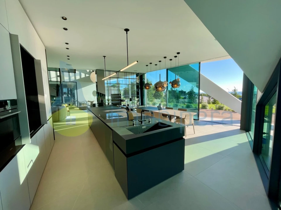 Moradia T7 para Venda em Guia Foto 7