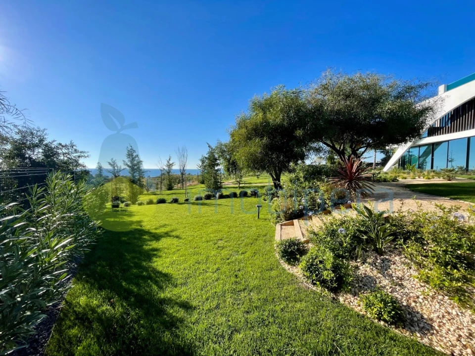 Moradia T7 para Venda em Guia Foto 23