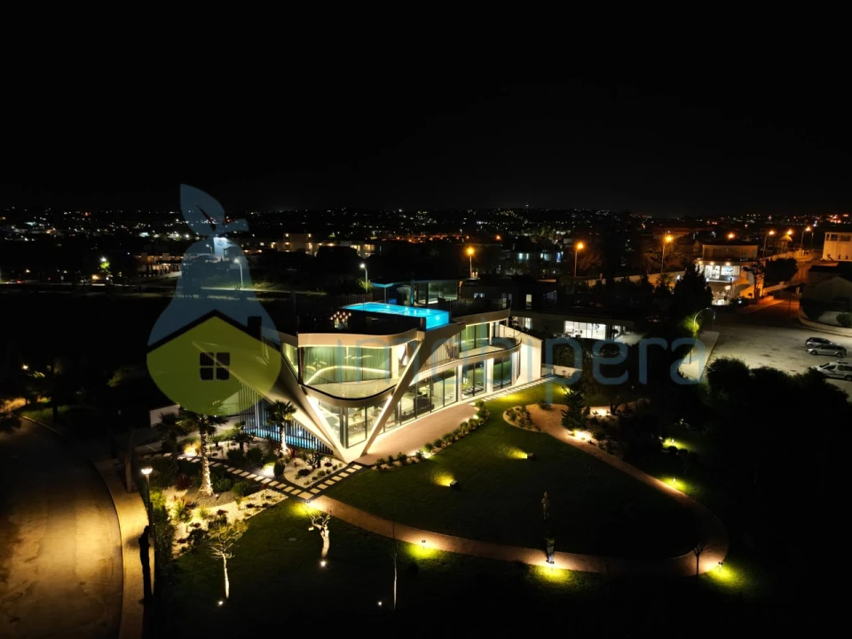 Moradia T7 para Venda em Guia Foto 26