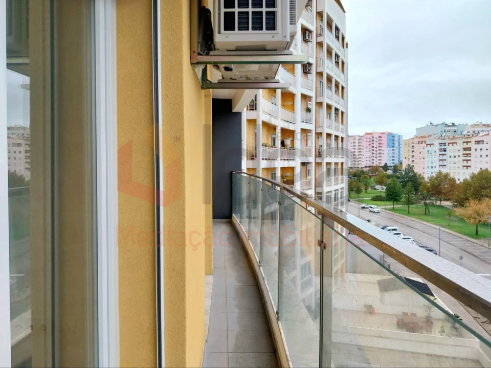 Apartamento T2 para Venda em Corroios Foto 17