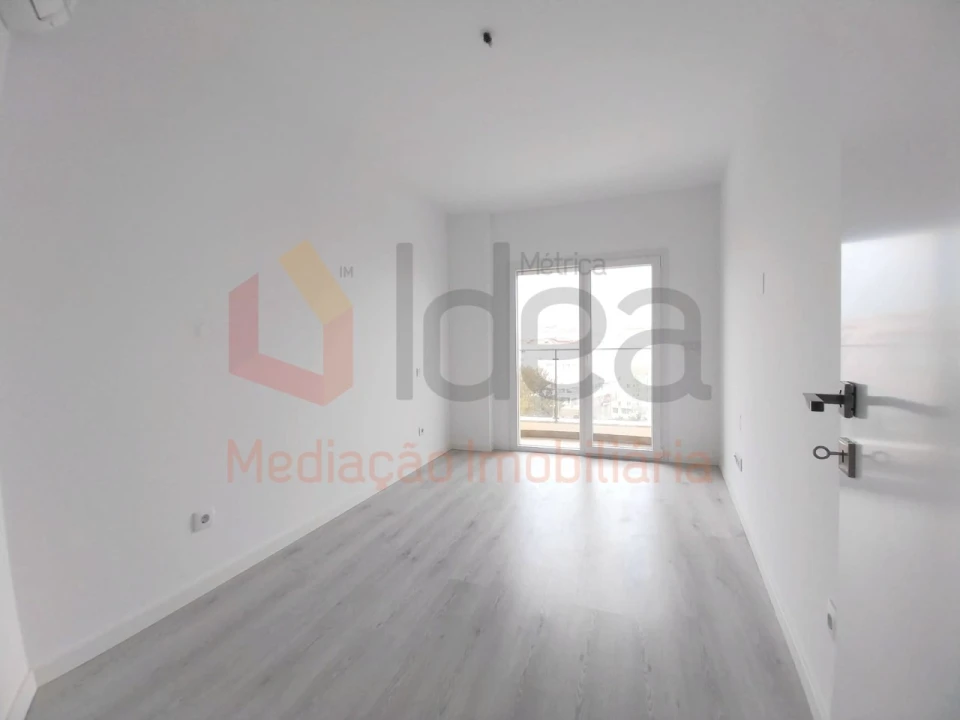 Apartamento T2 para Venda em Corroios Foto 14