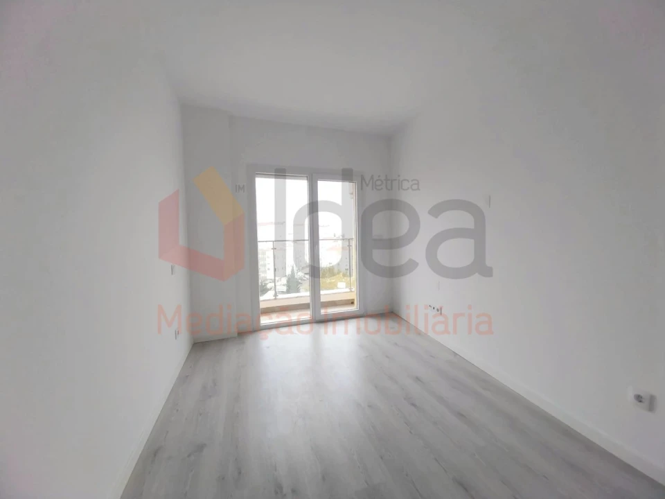 Apartamento T2 para Venda em Corroios Foto 15