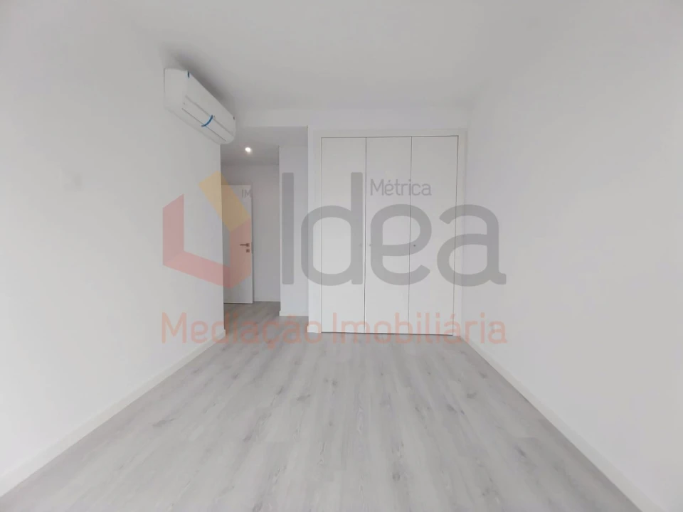 Apartamento T2 para Venda em Corroios Foto 23