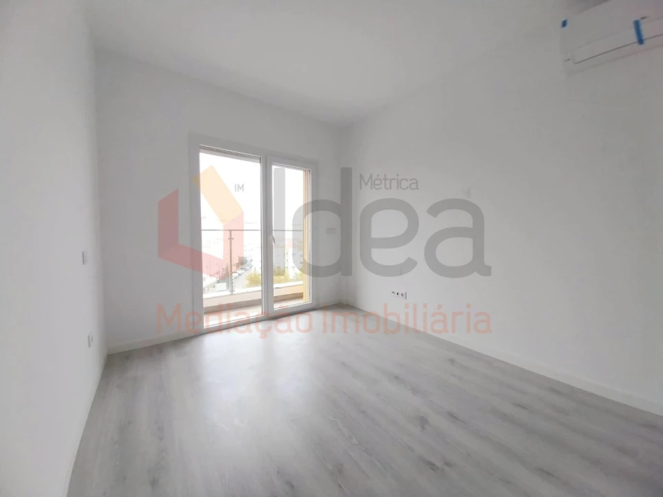 Apartamento T2 para Venda em Corroios Foto 24
