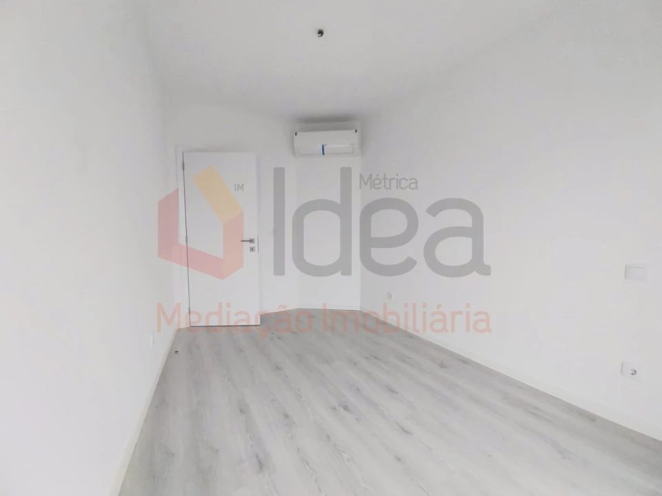 Apartamento T2 para Venda em Corroios Foto 25
