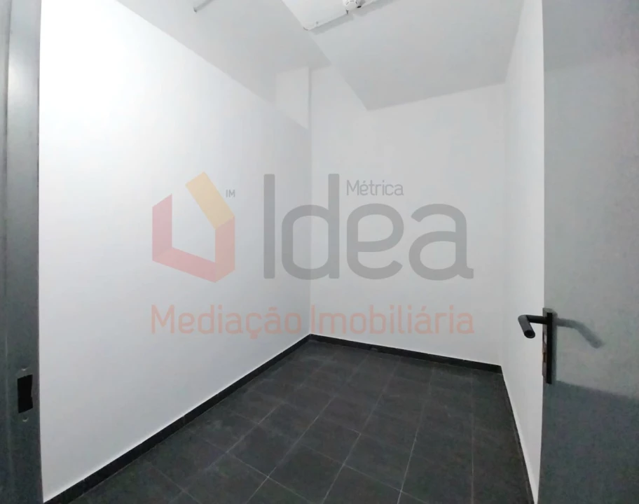 Apartamento T2 para Venda em Corroios Foto 29