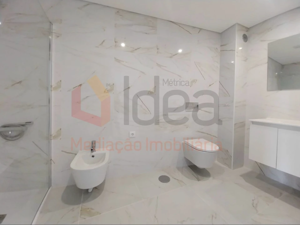 Apartamento T2 para Venda em Corroios Foto 12