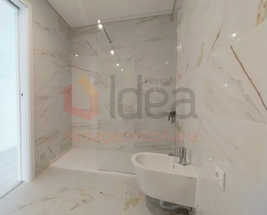 Apartamento T2 para Venda em Corroios Foto 13