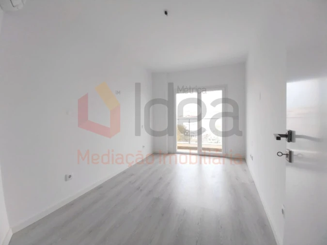 Apartamento T2 para Venda em Corroios Foto 14