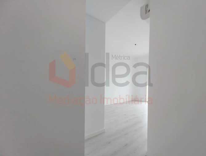 Apartamento T2 para Venda em Corroios Foto 19
